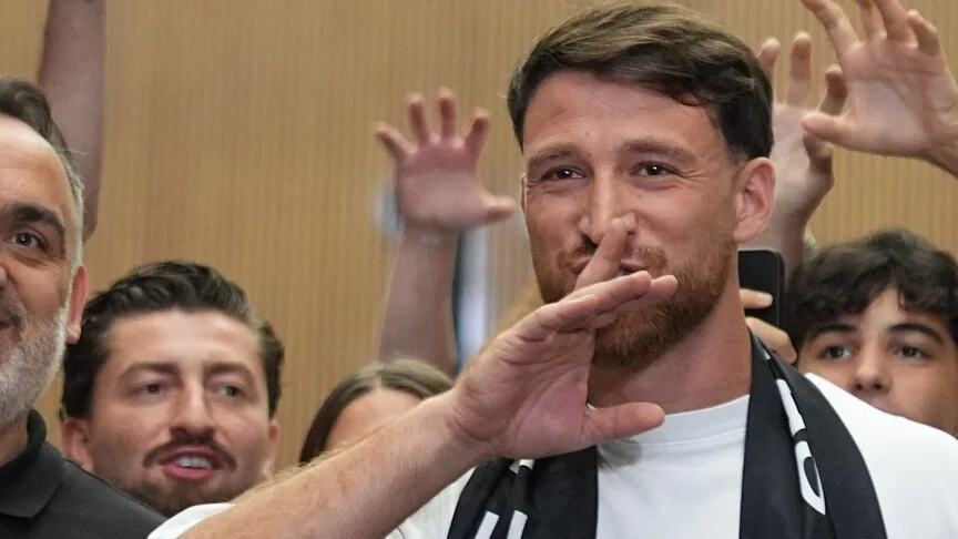 Salih Özcan, Beşiktaş ile 3+1 yıllık sözleşme imzaladı