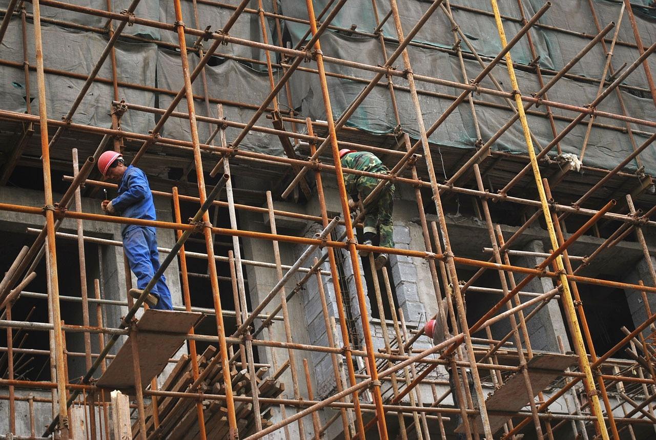 Preisschock im Bausektor: Belgien kämpft mit Kostenexplosionen und Gegenmaßnahmen