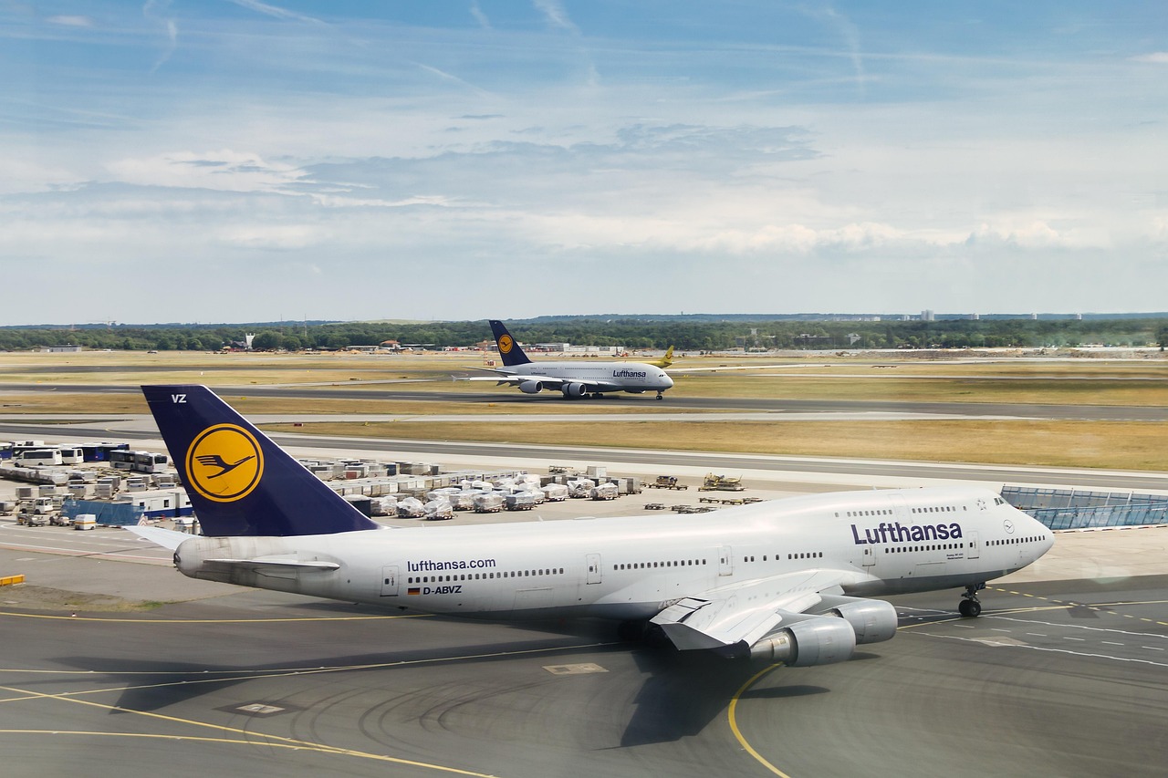 EU vill sänka ersättning vid flygförseningar – kraftig kritik från konsumentorganisationer