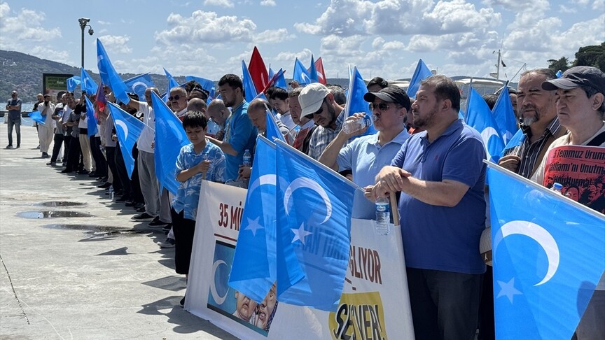İstanbul'da Urumçi Olayları İçin Çin Başkonsolosluğu Önünde Protesto