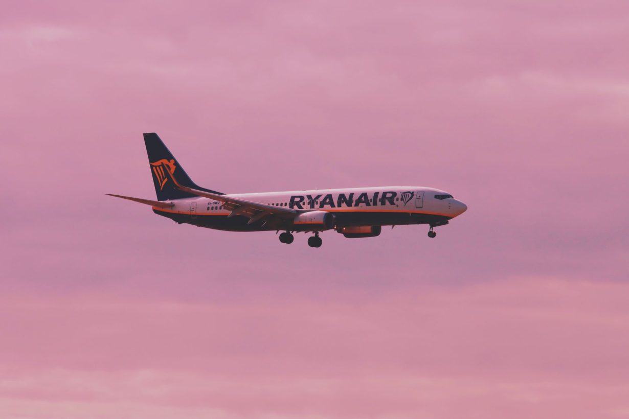Testachats, Ryanair'in mahkeme kararına tam olarak uymadığını gündeme taşıdı.
