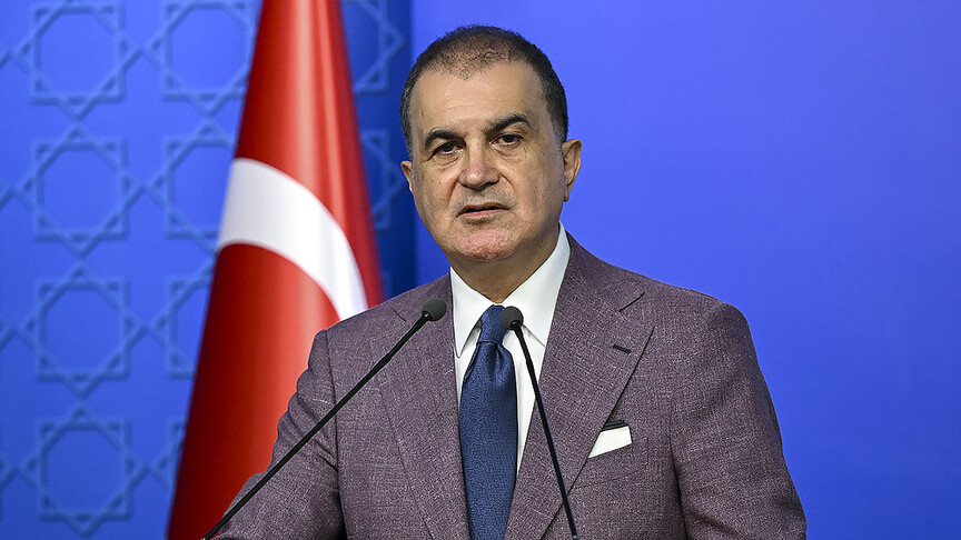 AK Parti Sözcüsü Çelik'ten mezuniyet töreninde yapılan pankart müdahalesine tepki