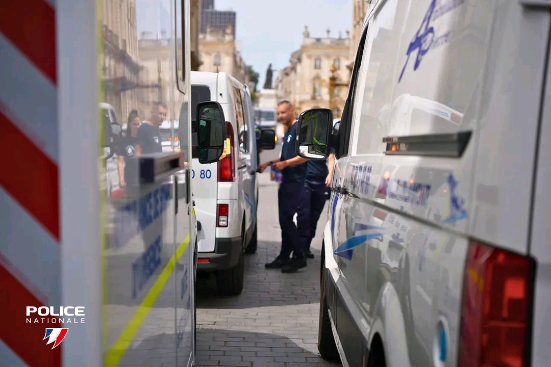 Fransa’da polis motorları Nancy’deki ambulans konvoyuna tam kadro eskortluk yaptı