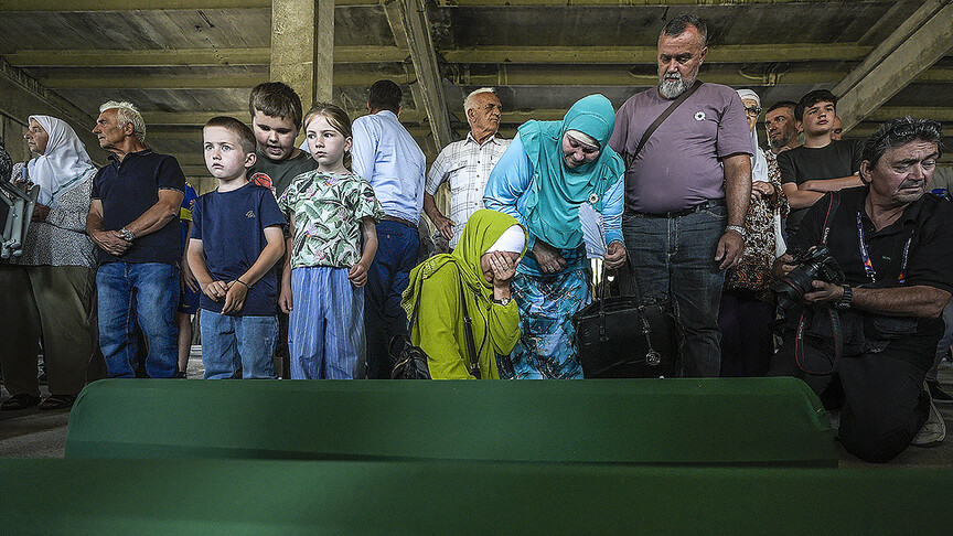 Srebrenitsa'da 31. yıl: 10 soykırım kurbanının cenazesi gözyaşlarıyla karşılandı