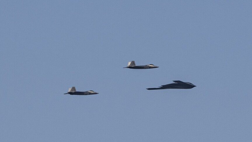 ABD'ye ait F-22 hayalet uçakları İsrail'den ayrıldı