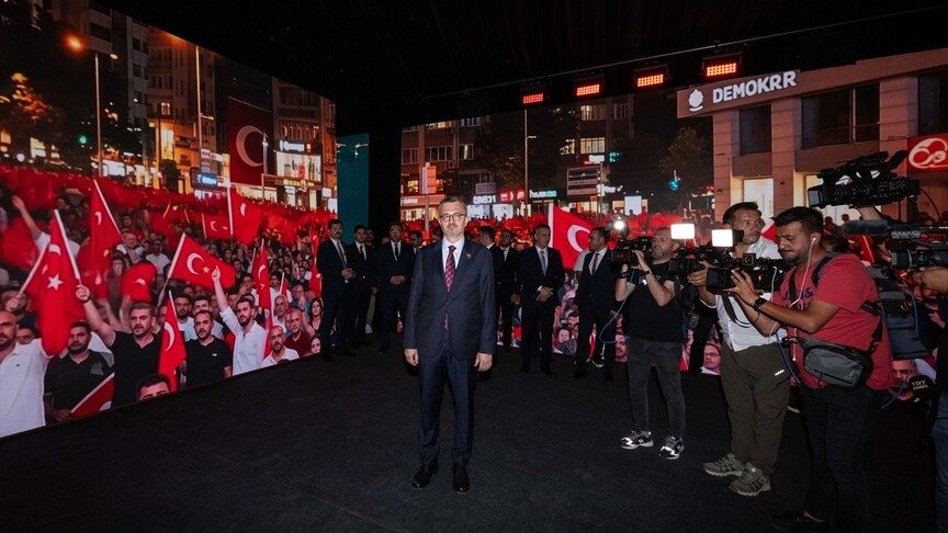 Burhanettin Duran 'İrade Bizim, Zafer Bizim' Dijital Zaman Tünelini Ziyaret Etti