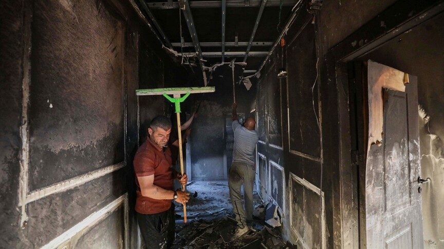 İsrailliler Nablus'ta Filistinlilere Ait Bir Evi Ateşe Verdi